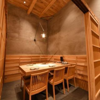 【4名席・6名席◎】2階には個室を完備しており、仲間内だけで楽しめるプライベート空間もご用意！