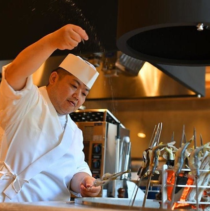 炭火の香りが贅沢に広がる絶品の囲炉裏焼きをご堪能ください。
