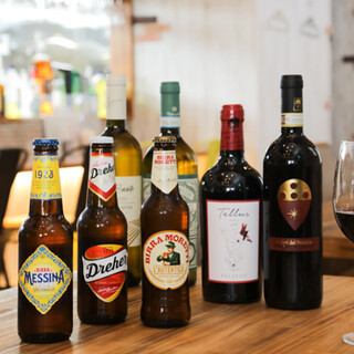 提供以意大利葡萄酒为中心的价格合理的饮品