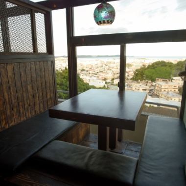 The sunken kotatsu seats are great for parties, anniversaries, girls-only gatherings, and more.