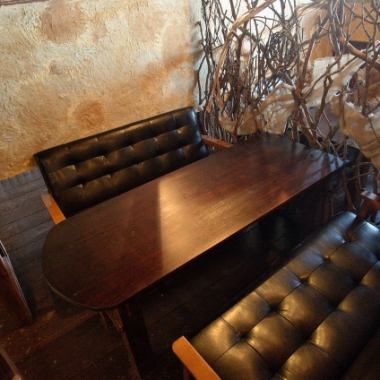 Perfect table seats for dates and girls' night out.