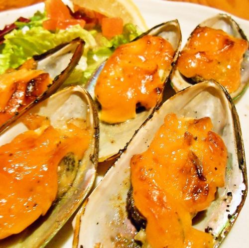 Baked Parna Shellfish with Homemade Sea Urchin Sauce (5 Pieces)