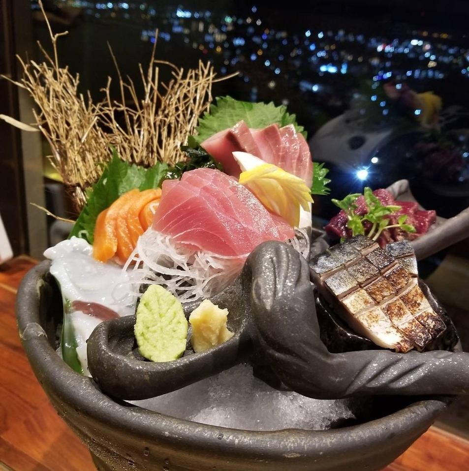 The specialty "Assorted sashimi in a Yorunokaze pot" is sure to look great on Instagram♪