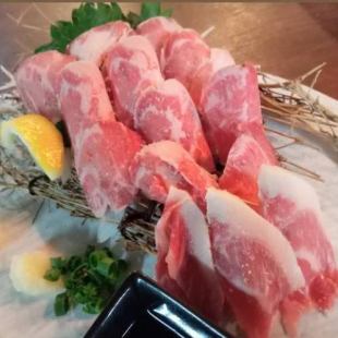 来自熊本的马肉生鱼片