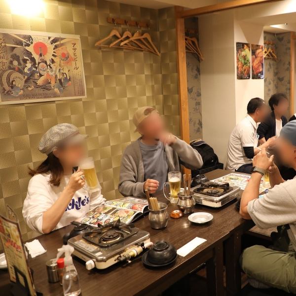 The tatami room on the 3rd floor is perfect for large and small parties! Enjoy the special motsunabe and a la carte dishes in a space with a somewhat retro atmosphere.