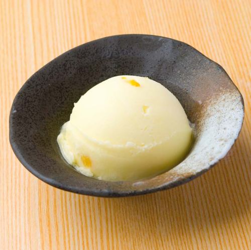 Vanilla ice cream/Yuzu sorbet