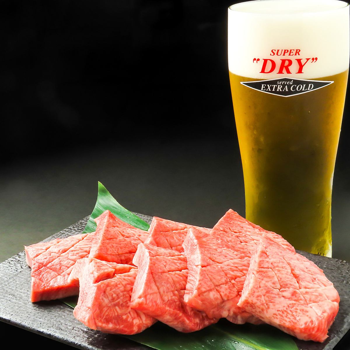 ●牛丸といえばまずはコレ！厚切りの上タン×生ビールの相性抜群