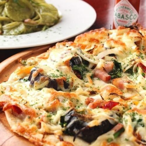 Popular pizza (this is eggplant and bacon pizza)
