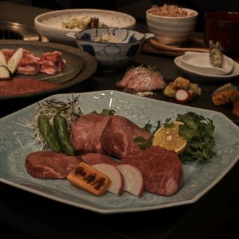 【總州和牛～匠～】厚切和牛舌、總州和牛筋咖哩等共10道菜品（11,000日元）