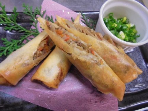 Crispy! And juicy beef burdock spring rolls