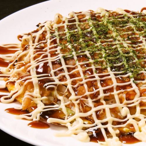 Plenty of cabbage! Handmade Hiroshima-style okonomiyaki