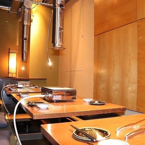 Each booth can accommodate small groups of around 20 people, and you can even rent out the entire floor.