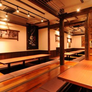 It is a comfortable and spacious space where you can enjoy large banquets that can seat up to 40 people.The hori-kotatsu seats allow you to put your feet down and relax!Of course, depending on the number of people. We also accept private parties.Enjoy without worrying about your surroundings!