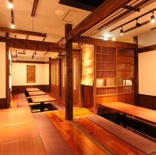 This is a large banquet hall that can seat up to 40 people! Recommended for corporate parties with a large number of people.This is a tatami room with a sunken kotatsu, so you can put your feet down and relax.