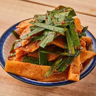 Spicy chives and bamboo shoots