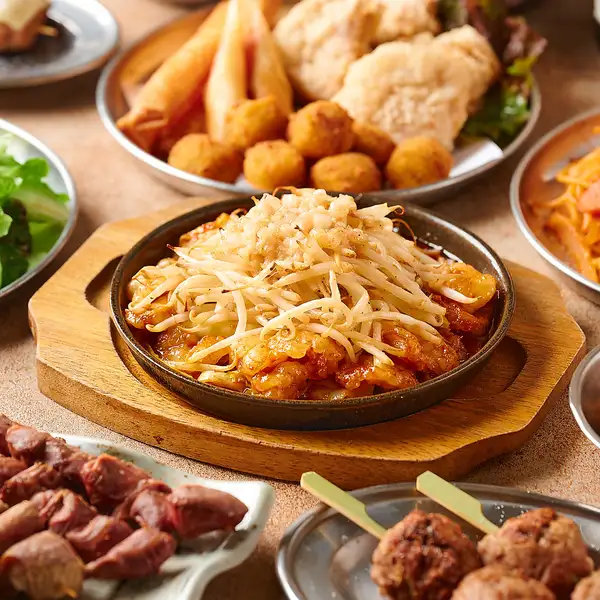 【背脂の極致】溢れる肉汁と背脂の洗礼。二郎系インスパイア「背脂マシマシホルモンキャベツ」の衝撃を。