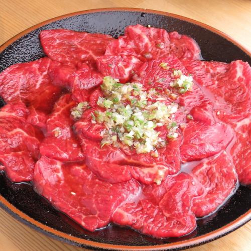 厳選肉と冷えた美酒の共演。心躍る焼肉時間を心ゆくまで