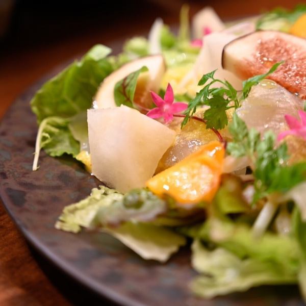 【まるで海の宝石箱★】本日旬魚のカルパッチョ フルーツサラダ仕立て1650円(税込)