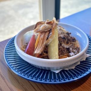 根菜のラグーパスタ(スモールサイズ) ★サラダ・スープバー付