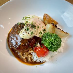 自家製ハンバーグのロコモコ丼　★サラダバー付