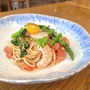 帆立と海老の冷製トマトパスタ ★サラダ・スープバー付