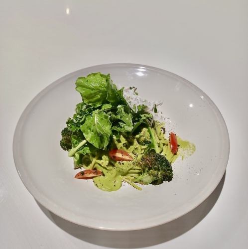 ブロッコリーとしらすのジェノベーゼパスタ★サラダバー付