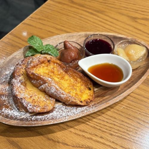 濃厚たまごのフレンチトースト 3種のフルーツコンポート添え