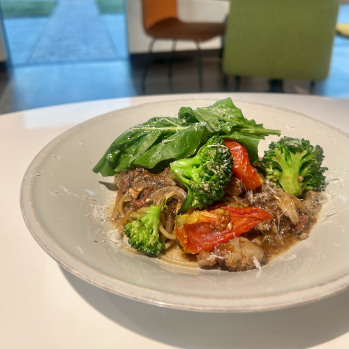 ブロッコリーと黒ゴマのピリ辛トマトソース ★サラダ・スープバー付