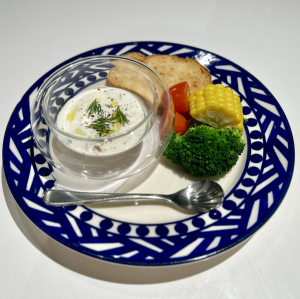 계절의 어뮤즈(제철 야채의 신선한 치즈 소스)