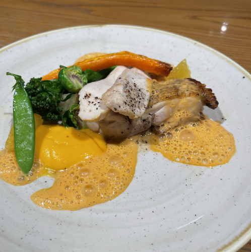 【三品シェフのスペシャリテ】春人参とチキンロースト　オマールソース