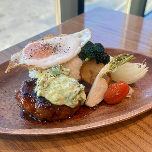 てりたまハンバーグプレート~春野菜のタルタル~