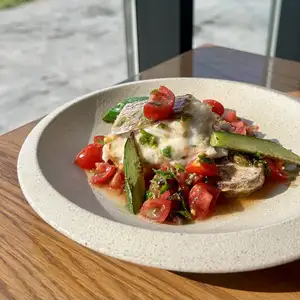 真鯛の白ワイン蒸しと茄子のムニエル　プッタネスカ風　＋季節のアミューズ付き