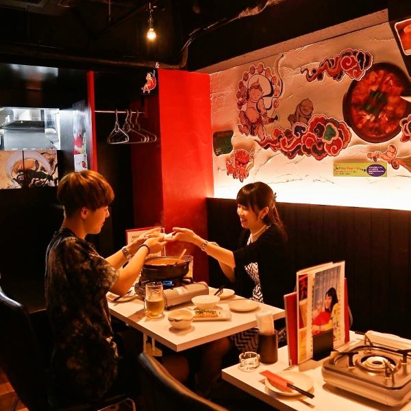 1 minute walk from the east exit of Shimokitazawa station ♪ The cozy store is the perfect space for dates, girls' gatherings, and birthdays! Check out the illustrations on the wall!