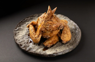 Owari specialty “Fried chicken wings” (secret sauce OR secret salt)