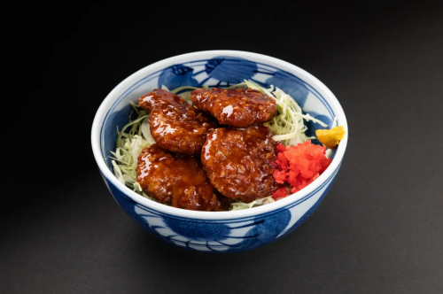 新菜單「特製醬汁豬排丼」（普通份/半份）