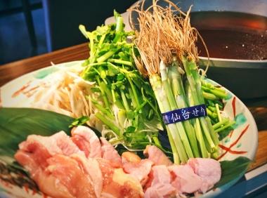 12/11まで【平日限定5名様以上で★500円引き】90分飲み放題付!仙台名物「仙台鶏セリ鍋コース」