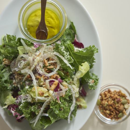 Quinoa and nut kale salad with guacamole dressing