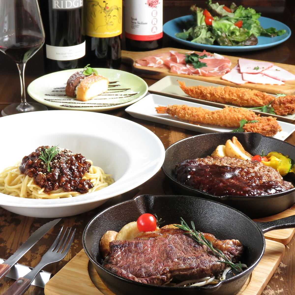 Private reservations are also possible! Enjoy delicious meat, wine, and alcoholic beverages.