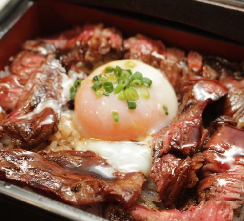 大人気のステーキ重