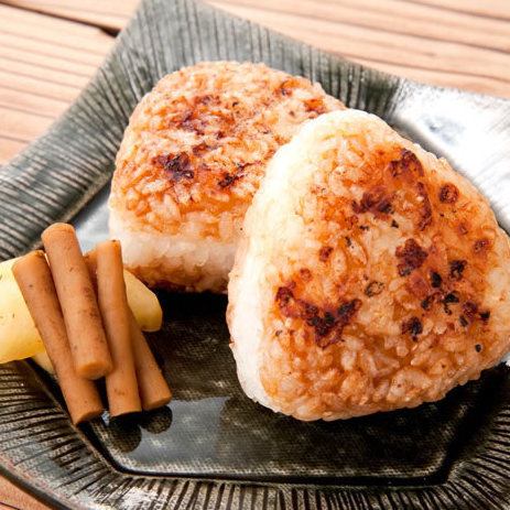 Grilled rice balls (two small rice balls)