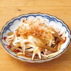 新玉葱と茎わかめのおかかぽん酢