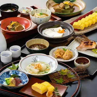 【11月1日起】【晚宴套餐】享用时令食材（包含3种当地清酒，生啤亦可，2小时畅饮）