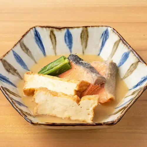 炖银鲑鱼和炸豆腐