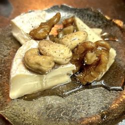 はちみつ漬けナッツとチーズ