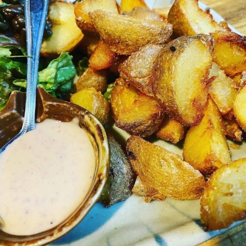 北あかりのフライドポテト 塩辛バーニャカウダソース