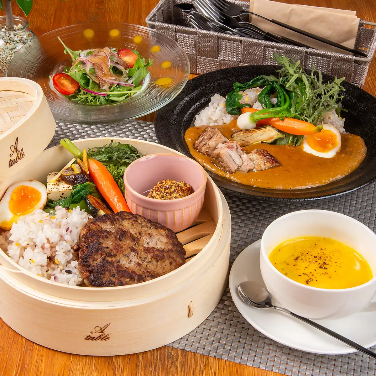 せいろ蒸しハンバーグなど、素材の旨味を味わうご褒美ランチ