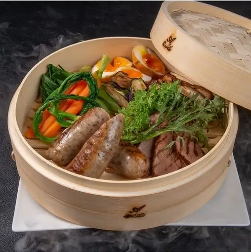 肉のせいろ蒸し燻製コース7200円(税込)