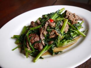 Stir-fried beef and water spinach with oyster
