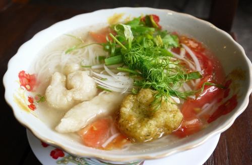 Bunker (fine rice noodles in fish soup)
