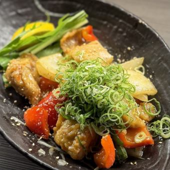 辣炒雞肉和夏季蔬菜
